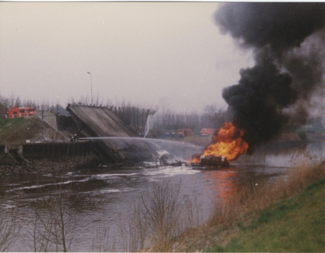 Brandweer bij ingestorte Scheldebrug, Melle, 1992