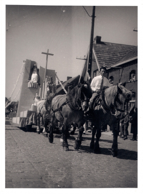 Livinus jubelfeeststoet, Mgr. Meulemanstraat, Sint-Lievens-Houtem, 1957