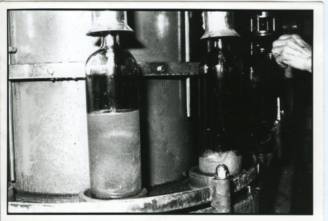 Flessenvulmachine, stokerij Van Damme, Balegem, ca. 1970 