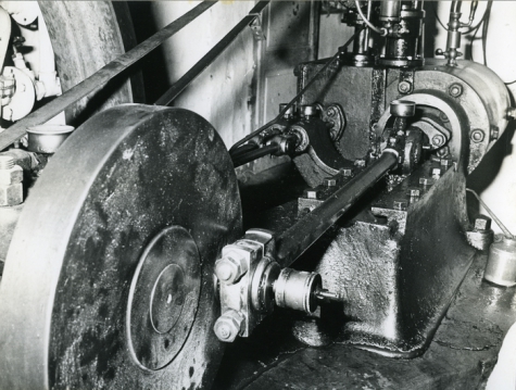 Riemaandrijving van de stoommachine, stokerij Van Damme, Balegem, 1978