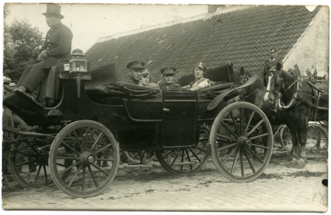 Leden van het koningshuis (?), viering 100 jaar België, Munte, 1930