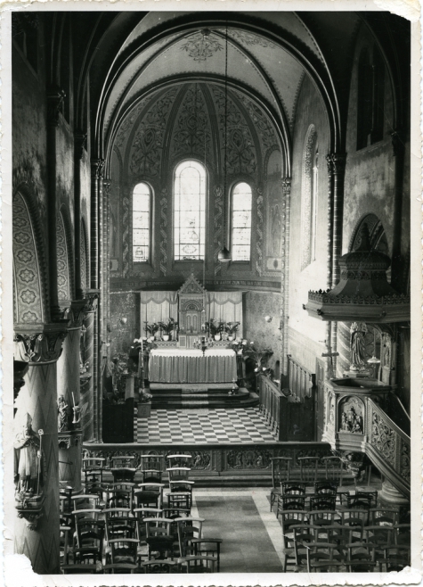 Interieur Sint-Bonifatiuskerk, Munte, jaren 1950