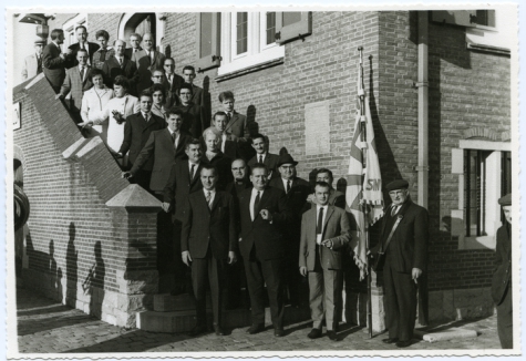 Handelsbeurs op de trappen van het gemeentehuis, 1968.