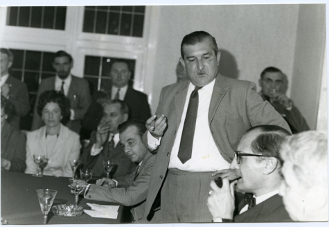 Handelsbeurs Voorzitter Michel Lefevre spreekt toe, 1970.