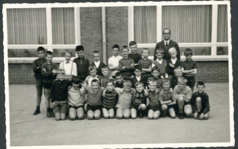 Klasfoto van het 3e leerjaar in het Paus Johannescollege, Merelbeke, 1967