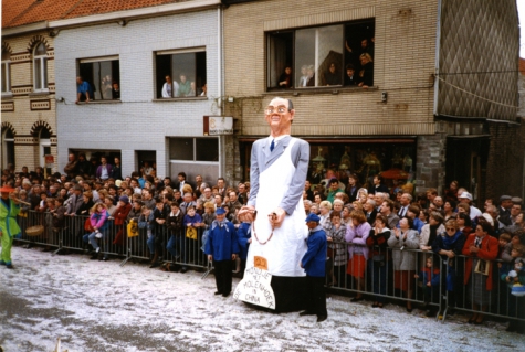 Reus Mondje Wollaert loopt mee in de 23ste carnavalstoet, Merelbeke, 1989