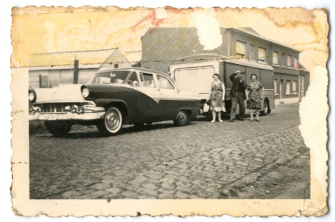 Familie Brisard een een Ford Farlain, Bavegem, eind jaren 1950