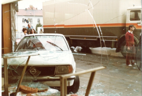 Gebroken vitrine bakkerij De Paepe, Merelbeke, 1982