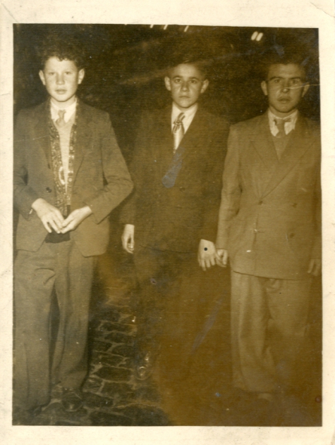 Nieuwe outfit voor de septemberkermis, Sint-Lievens-Houtem, 1952