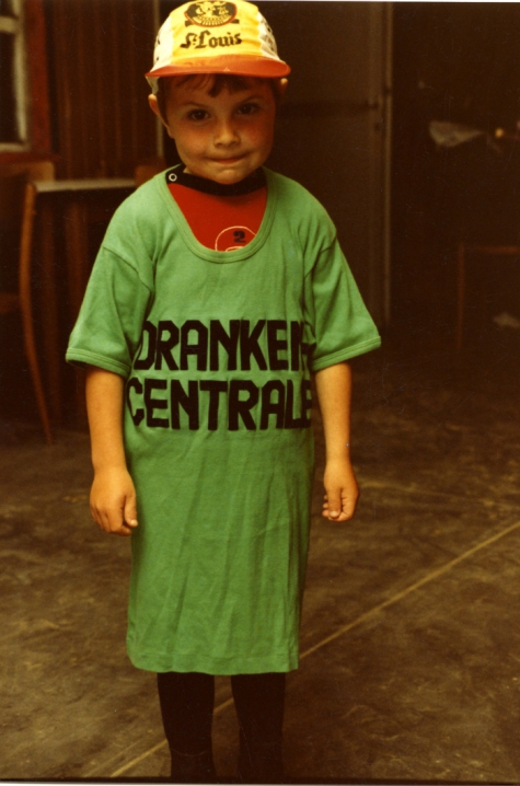 Schepen Jo Vermeulen als 5-jarige tijdens de vakantie in zijn ouderlijk huis in Sint-Lievens-Houtem, 1982