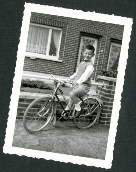 Marc Moerman op zijn fiets, Merelbeke, 1966