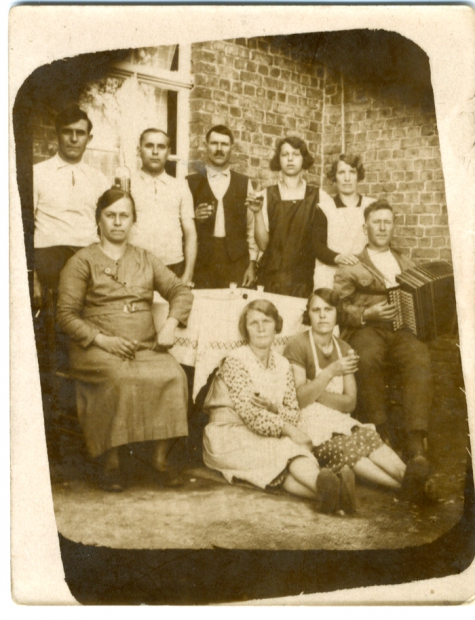 Na de koffie op den Dries, Sint-Lievens-Houtem, jaren 1930