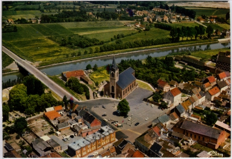 Luchtopname Sint Martinuskerk en omgeving, Melle 
