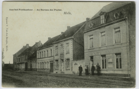 Aan het Postkantoor. - Au Bureau des Postes.