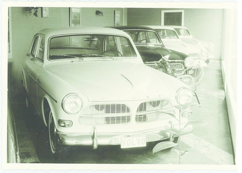 Wagens in de toonzaal, Sint-Lievens-Houtem, 1960-1970