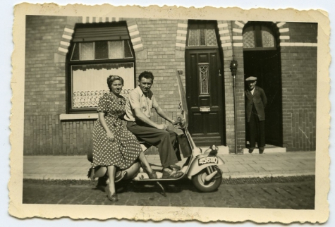Samen op de scooter, Gentbrugge, 1959
