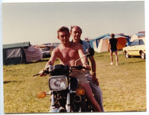 Samen op de moto op de camping, Bredene, 1970-1980
