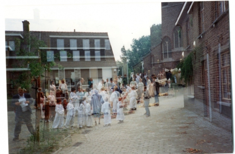 Processie op het plein, Moortsele, 1993