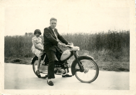 Met papa op de motorfiets, Melsen, 1950-1960