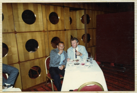 Aan tafel tijdens decoratiefeest, Vorst, 1980-1990