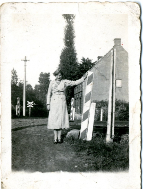 Aan de overweg, Balegem, 1945-1950