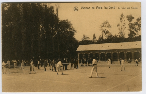 Speelplaats van de hogere afdeling in 1929
College Melle