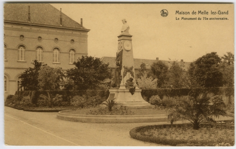 Monument bij de ingang van het College te Melle