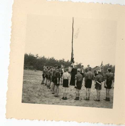 Chiro Melle, vlaggegroet, omgeving Genk, 1957