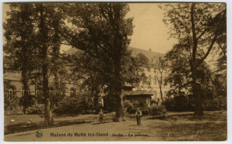 Grasveld en tuin van het college te Melle in 1935