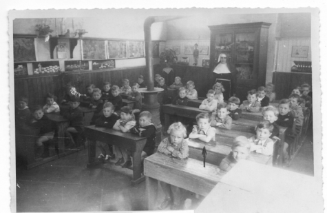 Derde kleuterklasje bij de nonnekes, Balegem, 1947