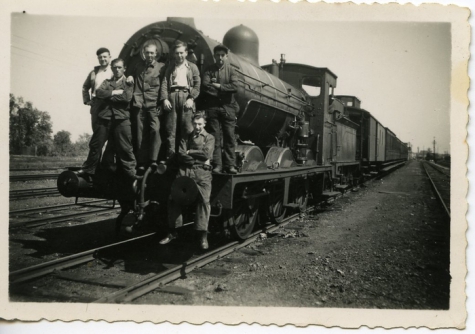 Spoormannen op een locomotief, Merelbeke, begin 20ste eeuw