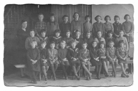 Klasfoto meisjesschool (lager onderwijs) te Balegem, jaren 20