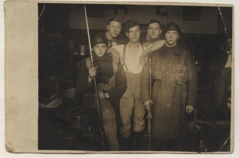 Groep soldaten, Eerste Wereldoorlog, 1914-1918, details onbekend