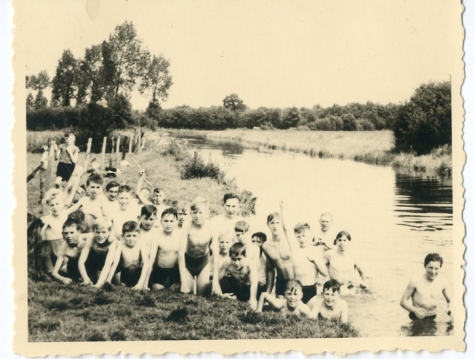Zwempartij op kamp chiro Melle, Herentals, 1954