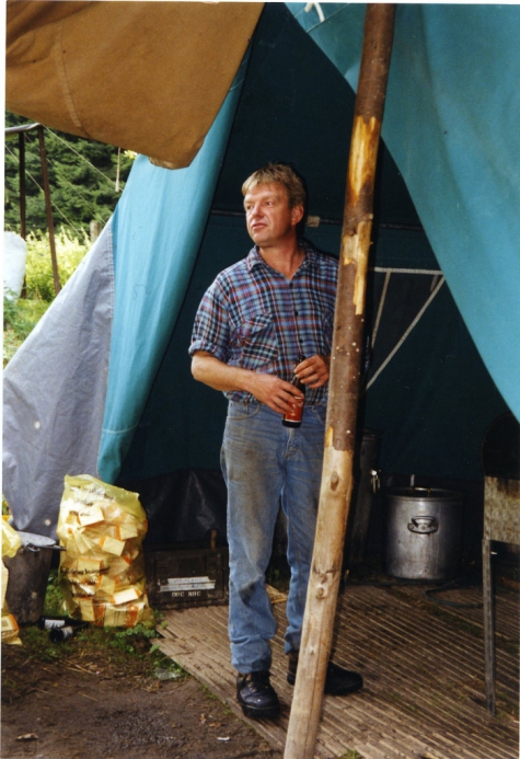 Ludwig De Poorter aan de keukentent, Maboge, 2001