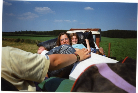 Op de boerenkar naar het kampterrein, Our, 1995