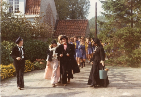 Chiro Geertrui verkleed in een stoet, Melle, 1975-1979 