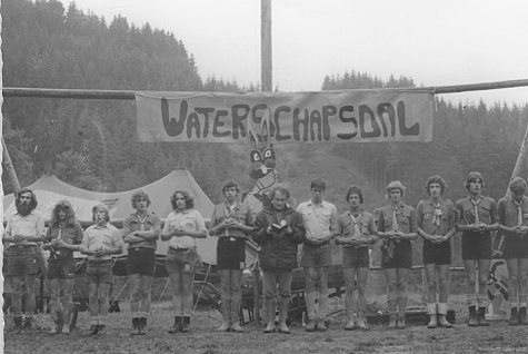 Groepsfoto leiding chiro Melle op kamp, Brisy, 1978 