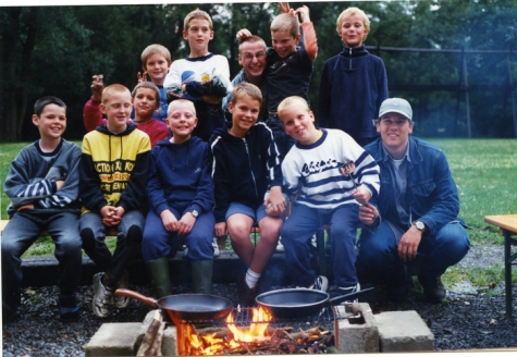 Groepsfoto van de speelclub, Berlare, 2000.