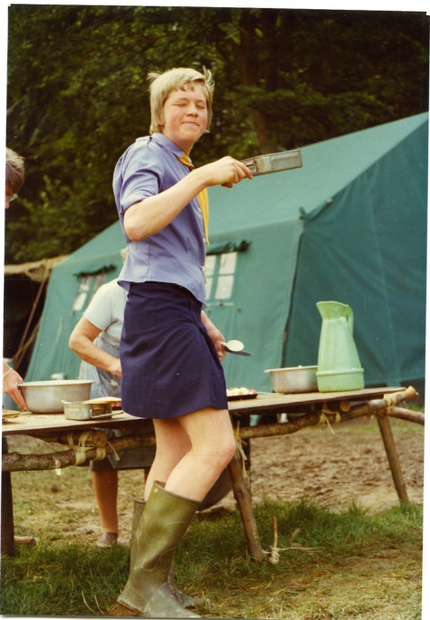 Verkleed als chiromeisje, Willerzie, 1974