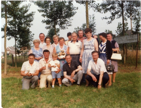 &#039;Vriendenkring Duivenliefhebbers Landskouter&#039;, prijsuitreiking na de duivenvlucht, Oosterzele, 1984