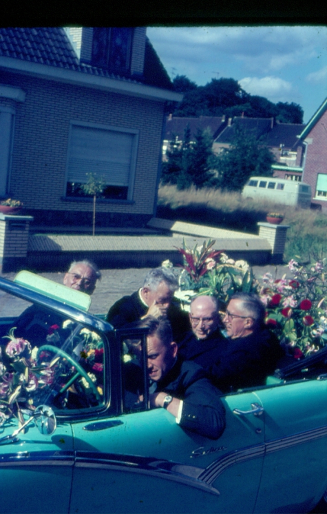 Cabriolet met nieuwe pastoor, Melle, 1965