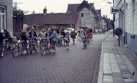 Chiro Melle Geertrui. Verhuis meisjeschiro naar lokalen in Lindestraat in Melle. In 1972 of 1973.