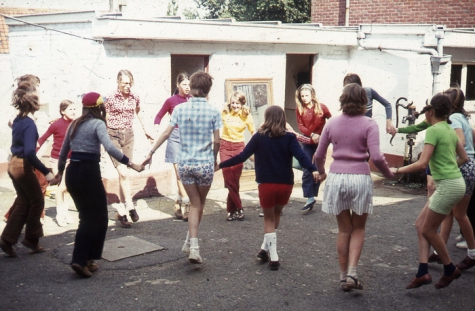 Chiro Melle Geertrui. De waterdans in de straten van Louise-Marie, 1972.