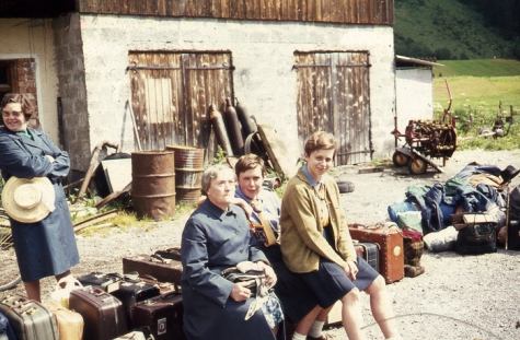 Chiro Melle Geertrui. Klaar voor de terugreis naar Melle. 
Elmen Tirol, 1968.