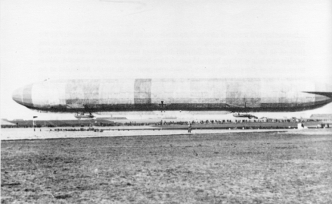 De LZ37 op zijn basis in Etterbeek, 1915
