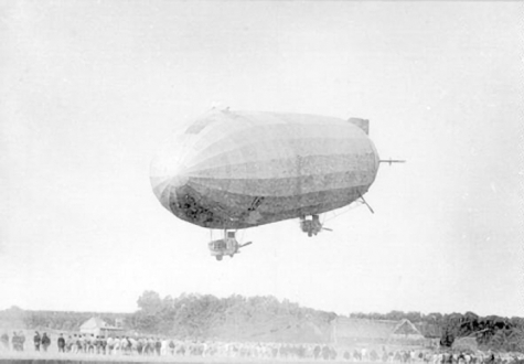 Zeppelin LZ9 kort na het opstijgen, 1915