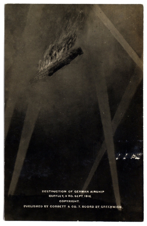 Neerstorten vernielde zeppelin boven het Engelse Offley, 1916