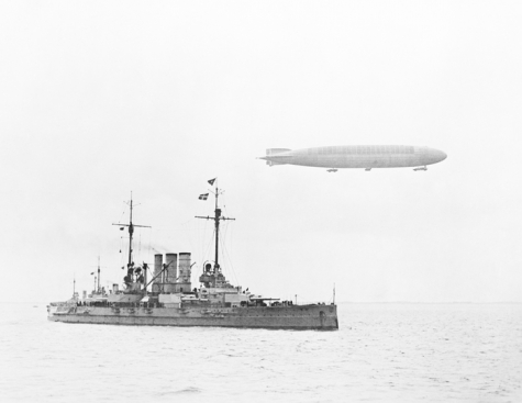Zeppelin boven stoomboot, 1915
