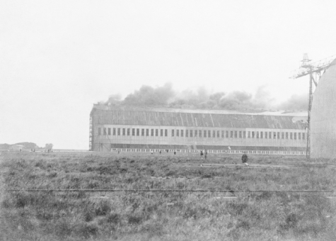 Brandende zeppelinhal, 1915